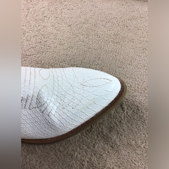Coconuts by Matisse Faux snakeskin boots women’s size 7.5 white - Picture 10 of 16